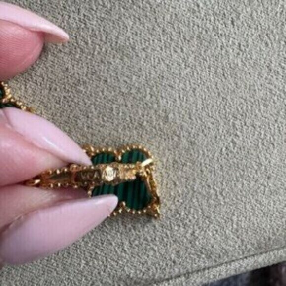 Elegant Gold and Green Clover Bracelet - Picture 7 of 7